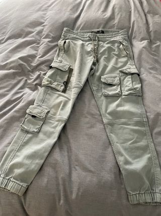 Pantalón cargo Pull&Bear verde claro Talla XL