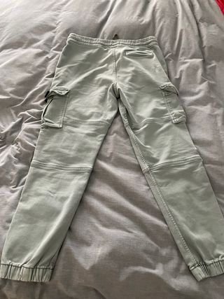 Pantalón cargo Pull&Bear verde claro Talla XL