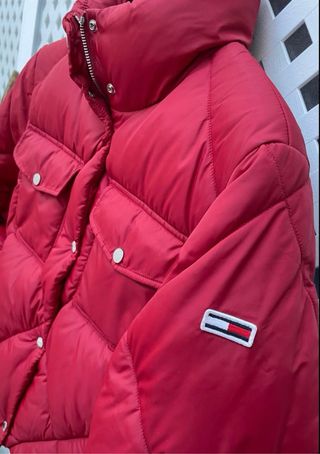 Cazadora acolchada Tommy Jeans roja