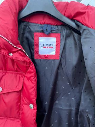 Cazadora acolchada Tommy Jeans roja