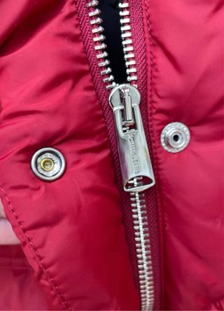 Cazadora acolchada Tommy Jeans roja