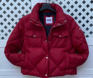 Cazadora acolchada Tommy Jeans roja