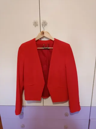 Chaqueta de vestir roja corta