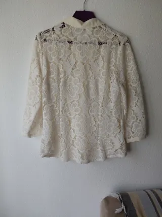 Camisa de vestir de encaje beige