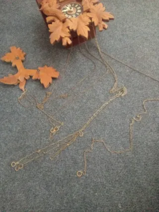 Reloj de cuco de madera tallada