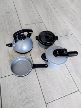 Cocinita de madera con alimentos, y muchos extras