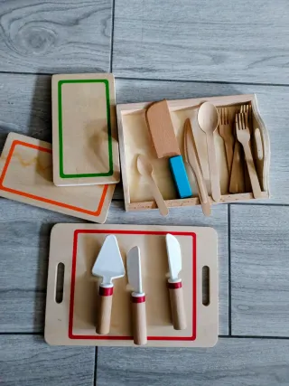 Cocinita de madera con alimentos, y muchos extras