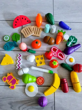 Cocinita de madera con alimentos, y muchos extras