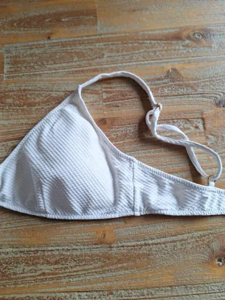 Top bikini blanco anudado