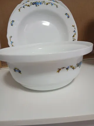 Set di piatti e zuppiera antichi a fiori