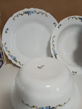 Set di piatti e zuppiera antichi a fiori