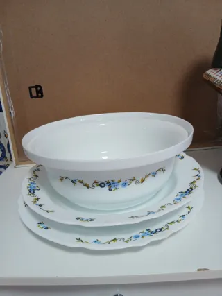 Set di piatti e zuppiera antichi a fiori