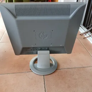 Pantalla HP Plata y Negra