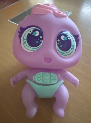 Muñeca Bebé Morada con Pañal