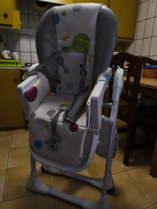 Trona infantil con funda estampada