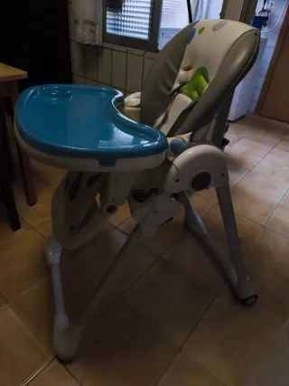 Trona infantil con funda estampada