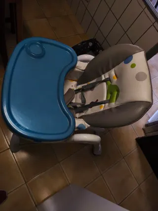 Trona infantil con funda estampada