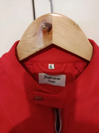 Chaqueta roja estilo motero. Talla XL