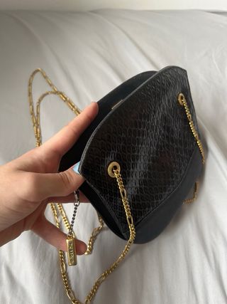 Bolso negro Picard con cadena dorada