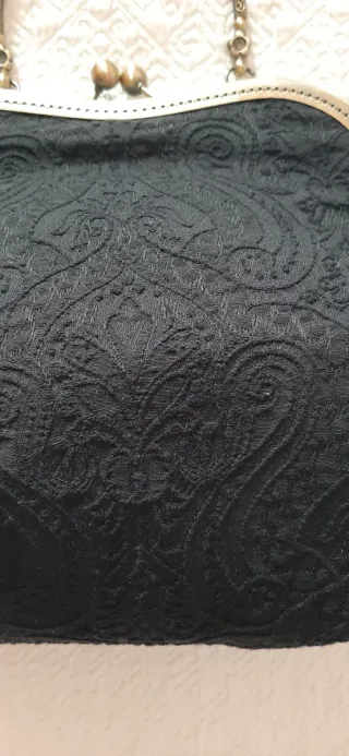 Bolso vintage negro,  con cadena. Venta directa.