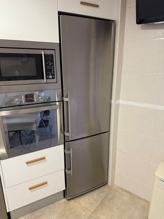 Nevera Liebherr 200x60 cm