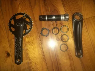 Biela Derecha Truvativ.