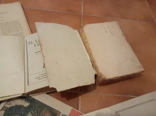 Lotto di 8 libri antichi