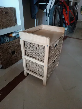 2 Comodini in legno e vimini