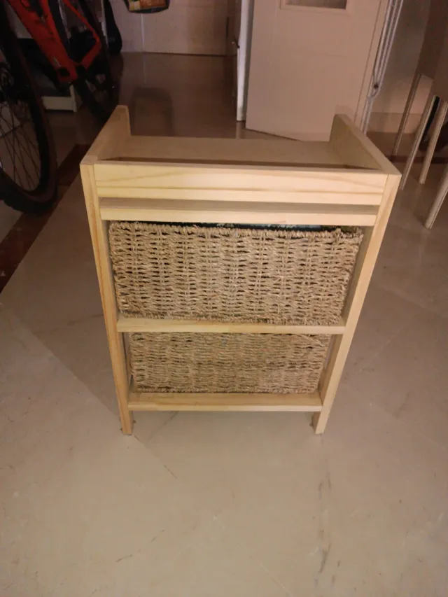 2 Comodini in legno e vimini