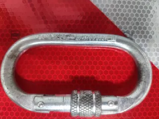 Mosquetón de seguridad con cierre roscado