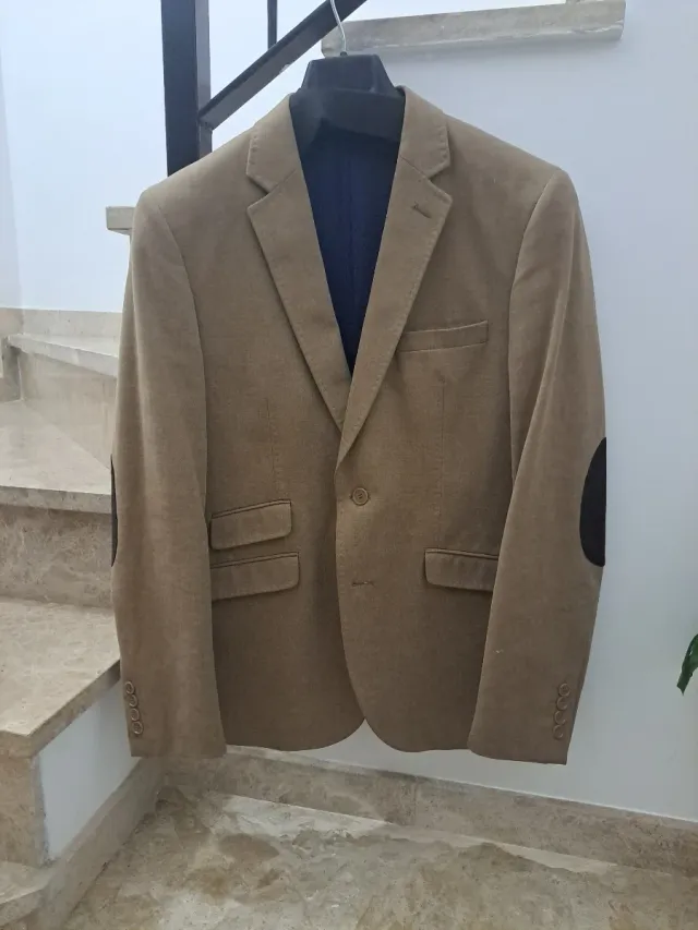 Americana hombre marrón con coderas marrón