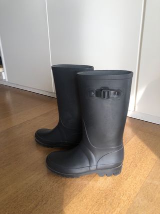 Botas de agua negras niña
