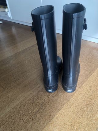 Botas de agua negras niña