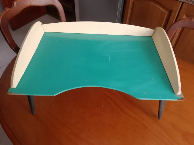 Vassoio pieghevole per la colazione a letto