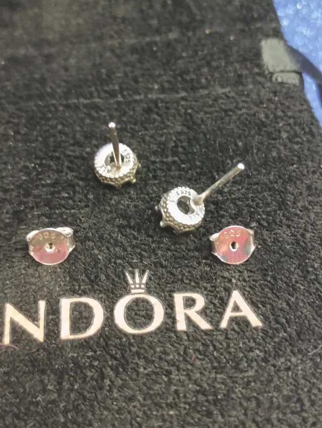Pendientes Pandora pequeños plata
