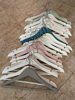 Lote 22 Perchas Niñ@s Madera