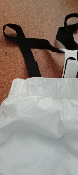 Pantalones de esquí blancos con tirantes nuevos