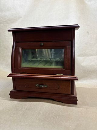 Joyero antiguo con música