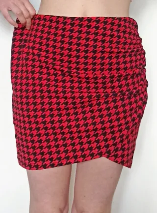 Minigonna pied de poule rossa e nera
