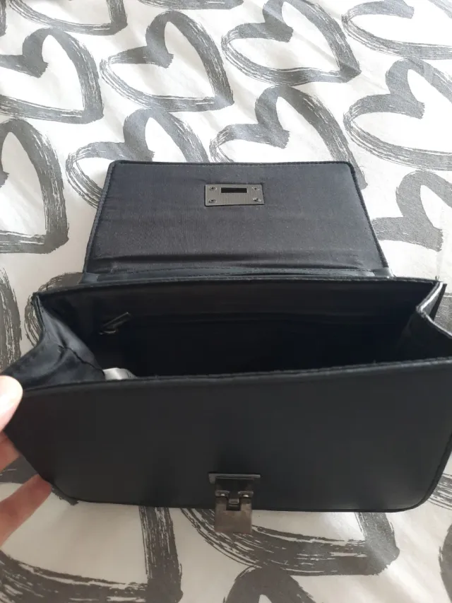 Bolso Negro con cadena