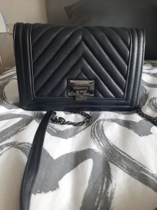 Bolso Negro con cadena