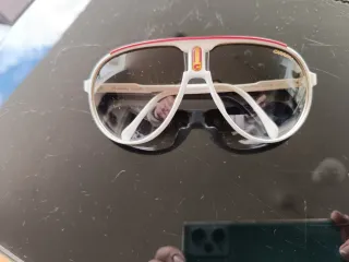 Gafas de sol Carrera rojas y blancas