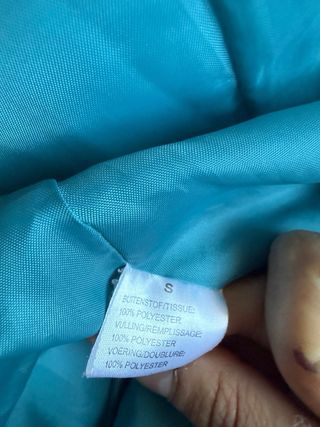 Cazadora azul acolchada