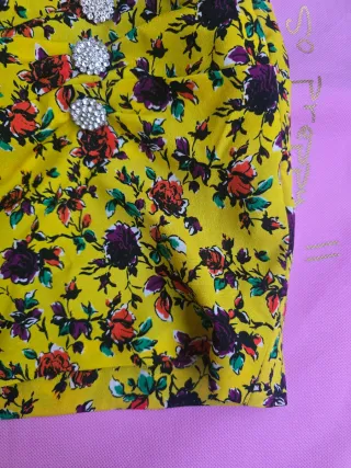 Falda Zara floral botones joya Talla XS