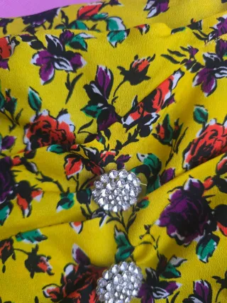 Falda Zara floral botones joya Talla XS