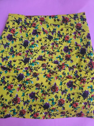Falda Zara floral botones joya Talla XS
