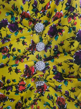 Falda Zara floral botones joya Talla XS