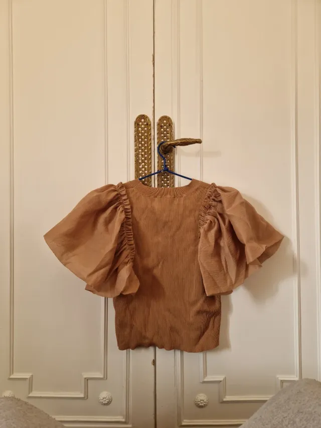 Blusa Zara cammello con maniche svasate