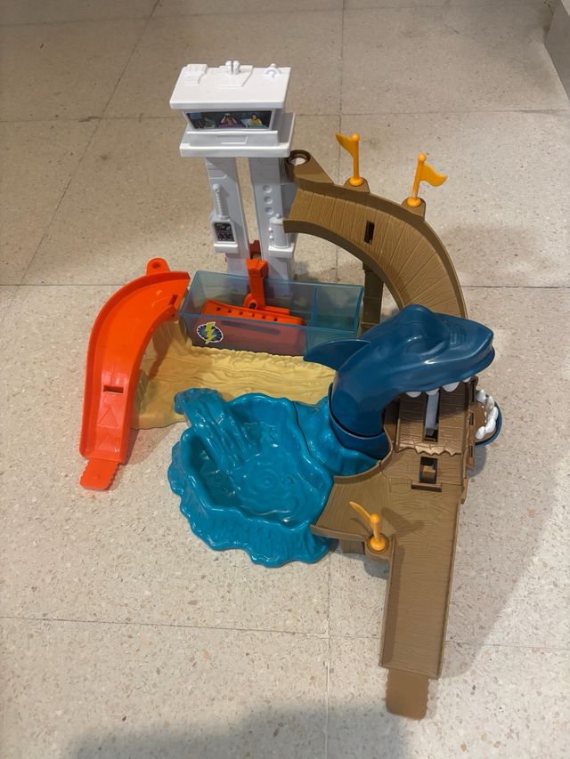 Hot Wheels Tiburón Devorador