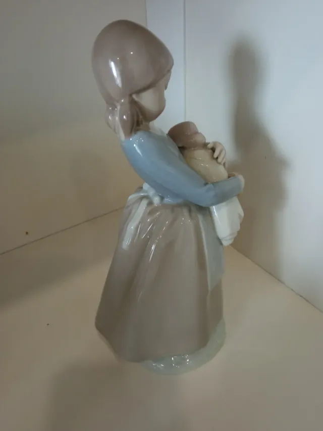 Figura Nao in porcellana